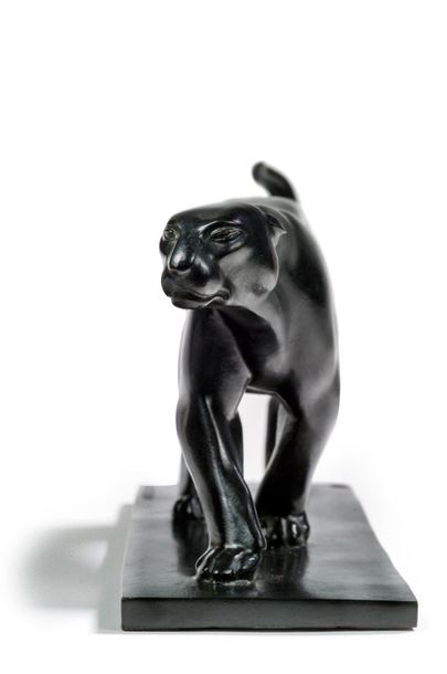 Armand Petersen (1891-1969) 
Panther horizontal
tail Sculpture in bronze with black...