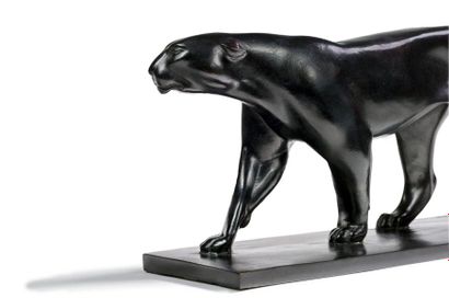 Armand Petersen (1891-1969) 
Panther horizontal
tail Sculpture in bronze with black...