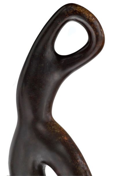 RICCARDO SCARPA (1905-1999) 
La nuit
Sculpture en bronze à patine brune figurant...
