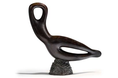 RICCARDO SCARPA (1905-1999) 
La nuit
Sculpture en bronze à patine brune figurant...