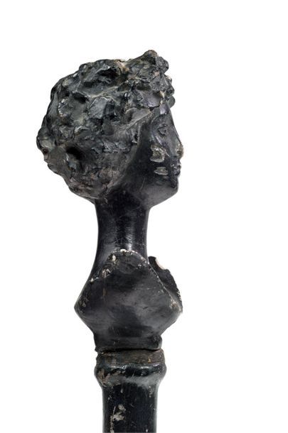 Alberto GIACOMETTI (1901-1966) 
Head of woman
Table lamp in plaster with black
patina...