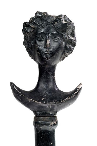 Alberto GIACOMETTI (1901-1966) 
Tête de femme
Lampe de table en plâtre à patine noire
Vers...