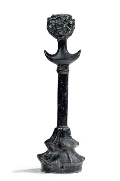 Alberto GIACOMETTI (1901-1966) 
Tête de femme
Lampe de table en plâtre à patine noire
Vers...