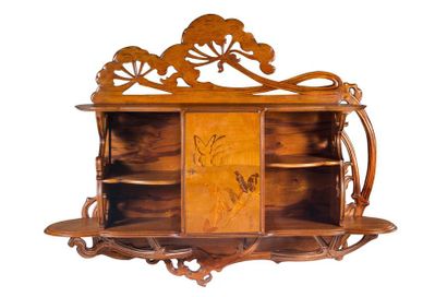 Émile GALLÉ (1846-1904) 
Walnut and exotic wood veneer "aux ombelles" wall shelf...