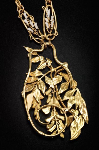 RENE LALIQUE (1860-1945) Glycines Exceptionnel pendentif et son sautoir en or jaune...