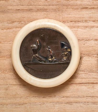 JAPON - Epoque MEIJI (1868 - 1912) 
Kagamibuta, the walrus tooth bowl, the shibuichi...