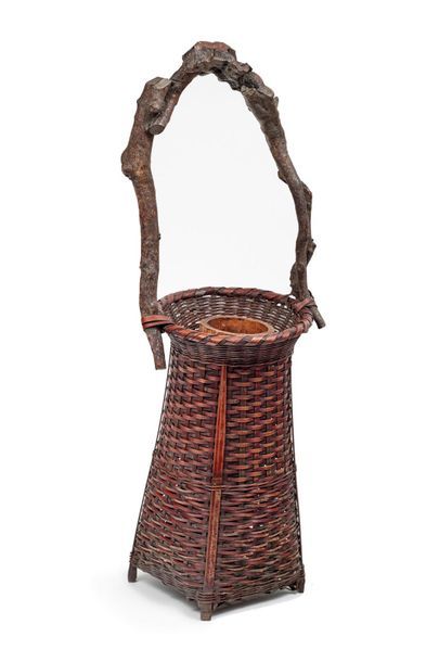 JAPON - Début XXe siècle 
Basket alternating different braids, the handle formed...
