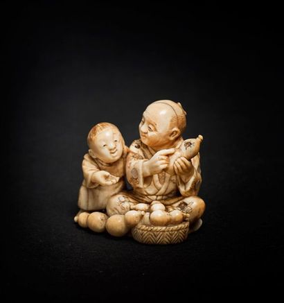 JAPON - Epoque MEIJI (1868 - 1912) 
*Little ivory okimono in the style of the netsuke,...