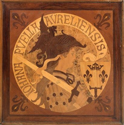 TRAVAIL 1900 
Tray in marquetry decorated with a woman's profile "Iohana Puella Aureliensis"...