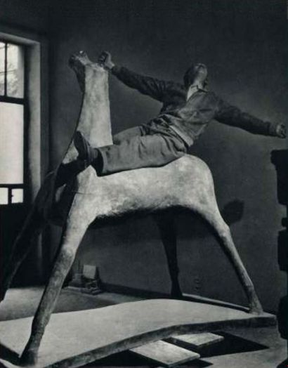 Marino MARINI (1901-1980) 
Cavaliere
Sculpture en plâtre et métal
Signée sur la terrasse...