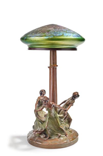 ADOLF JOSEF POHL (1872-1930) & LES ETABLISSEMENTS LOETZ Rare lampe de table à piétement...