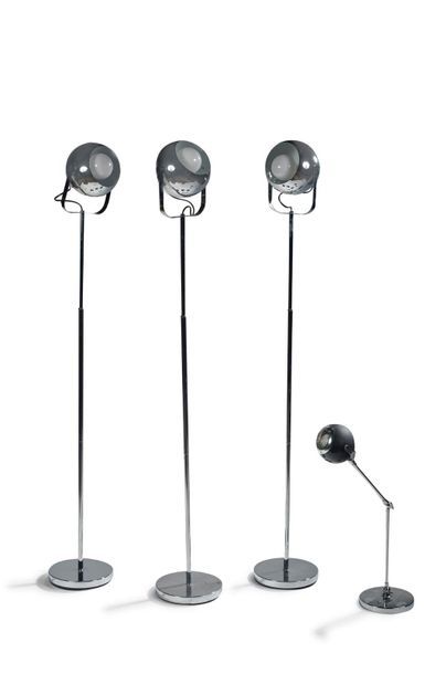 TRAVAIL MODERNE Suite of three chromed metal floor lamps
H: 166 cm
A desk lamp is...