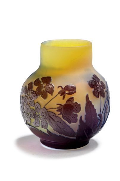 ÉTABLISSEMENTS GALLÉ Lined glass night light with acid-etched decoration of floral...