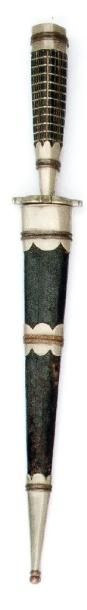 null Stylet corse. (XIXème siècle) Poignée en corne noire à cannelures et garnitures...