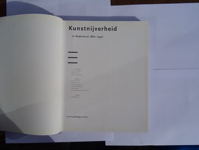 null « Kunstnijverheid in Nederland 1880-1940 », Œuvre collective sous la direction...