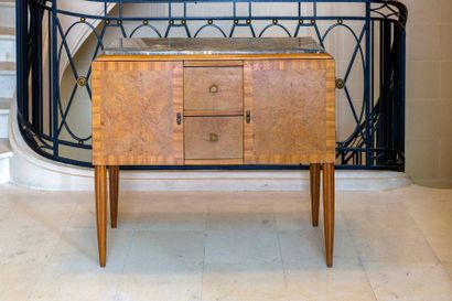 TRAVAIL FRANÇAIS 1925 
#Small mahogany two side door dresser. Marble top
H. 82 cm...