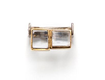 null Modernist ring in 18 K yellow gold 750 thousandths with two glass cubes decoration....