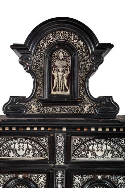 Attribué à Ferdinando POGLIANI (1832-1899) 
*Important studio furniture in molded...