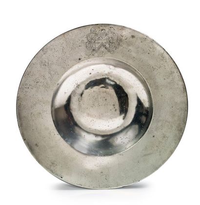 null Pair of plain pewter dishes engraved with the Légier or Chanteprint family coat...