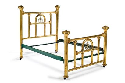 null Polished copper slatted bed with uneven headboards.
Circa 1900.
H. 156 cm. W....