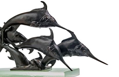 W.A. LOVEGROVE Espadons,1935 
Bronze à patine noir profond, sur dalle de verre
Épreuve...