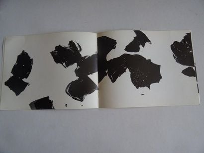 null « Gelatin photographs 1-12 », James Welling ; Ed. CEPA, 1984, 12 p. (pages présentant...