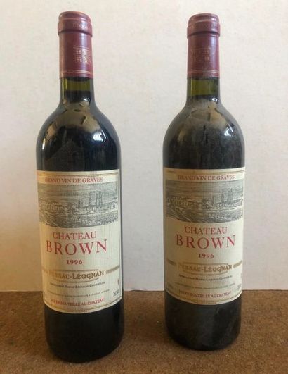 Château Brown Pessac Léognan 1996.

(N), étiquettes tachées. 

2 bouteilles 
