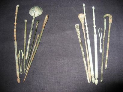 null Sept instruments chirurgicaux en bronze : lancette, pince, cupule, scalpel II°/IV°siècle...