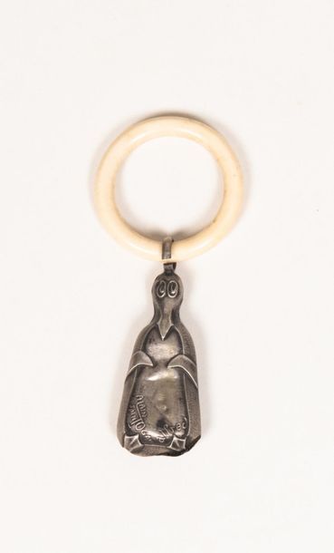 SAINT OGAN Alain 
Rattle with the effigy of Alfred the Penguin.
Resin and metal embossed,...