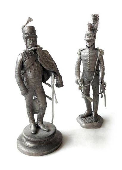 null POST MILITAIRE et ANONYME. Ce lot comprend 5 figurines napoléoniennes de grande...