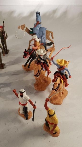 null FIGURINES PLASTIQUES. TIMPO TOY. AOHNA. CRESCENT TOY. LONE STAR et autres. Ce...