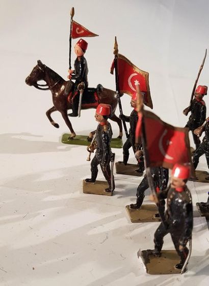  CBG-MIGNOT. IIIème République. Turquie. Ce lot comprend 12 soldats d’infanterie...