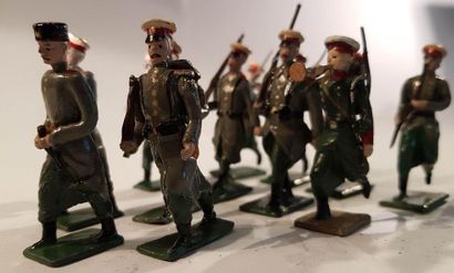  CBG-MIGNOT. IIIème République. Russie. Infanterie. Ce lot comprend des figurines...