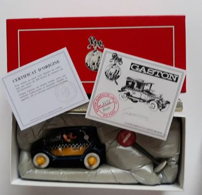 Gaston Pixi 4704: Gaston in his car with numbered and signed certificate and box....