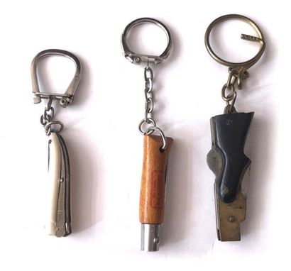 null Set of three small folding knives as key rings: a) with ivory plates. Closed...