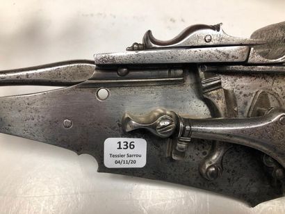  Large double lock with one wheel and two hammers for rampart rifle, with flat body,...