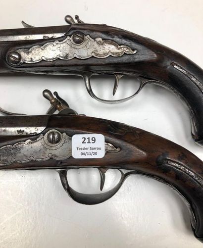 null Pair of pistols from ½ flint pommel. Engraved flat-bodied gooseneck locks and...