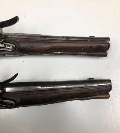 null Pair of pistols from ½ flint pommel. Engraved flat-bodied gooseneck locks and...