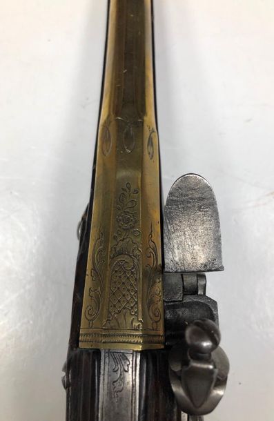 null Officer's flintlock pistol, probably naval. 
Round bronze barrel, thunder paneled,...