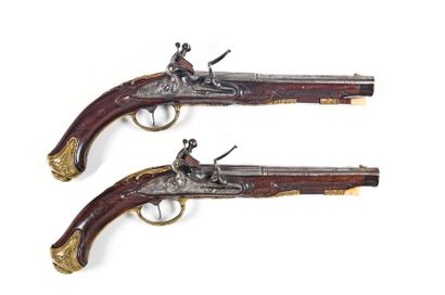 null Fine pair of Italian flintlock pistols, officer's pistols. 
Round flat barrels,...