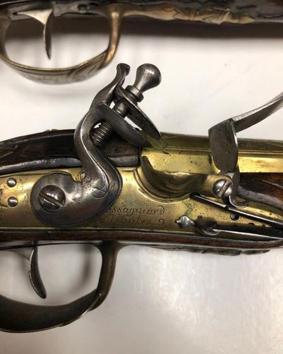 null Pair of naval officer's flintlock pistols.
Barrels engraved with thunder, round-bodied...
