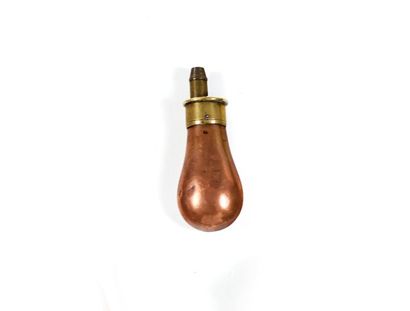 null Small can powder pear. 
In red copper. Brass dosing spout.