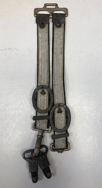Allemagne 
German army officer's dagger hangers. 
EN aluminium trimmings lined with...