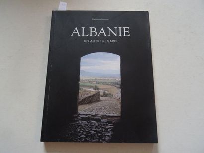 « Albanie : un autre regard », Delphine Evmoon ;...