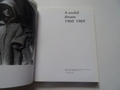 null « A useful dream : African Photography 1960-2010 », [catalogue d’exposition],...