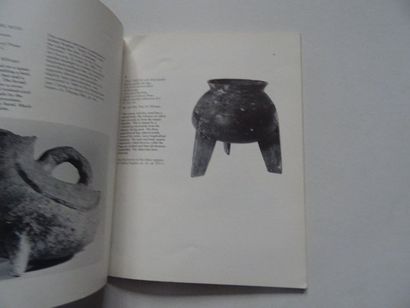 null « Origins of Chinese Ceramics », [catalogue d’exposition] Clarence F. Shangraw ;...