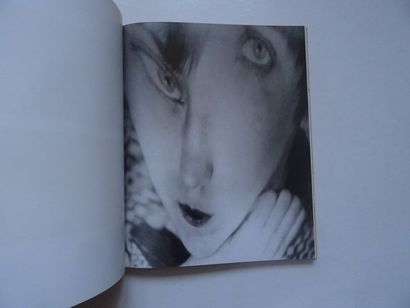 null "PHEO2 Femeninos", [exhibition catalogue], Collective work under the direction...