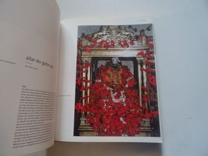 null "Altäre: Kunst zum Niederknien, [exhibition catalogue], Collective work under...