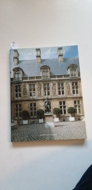 null "Le musée Carnavalet", Bernard de Montgolfier; Ed. Les amis du musée Carnavalet...