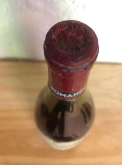 null ROMANEE ST VIVANT / 1977 / 4,5cm / EVOLUED WINE, ETQ MARKED AND STAINED AND...